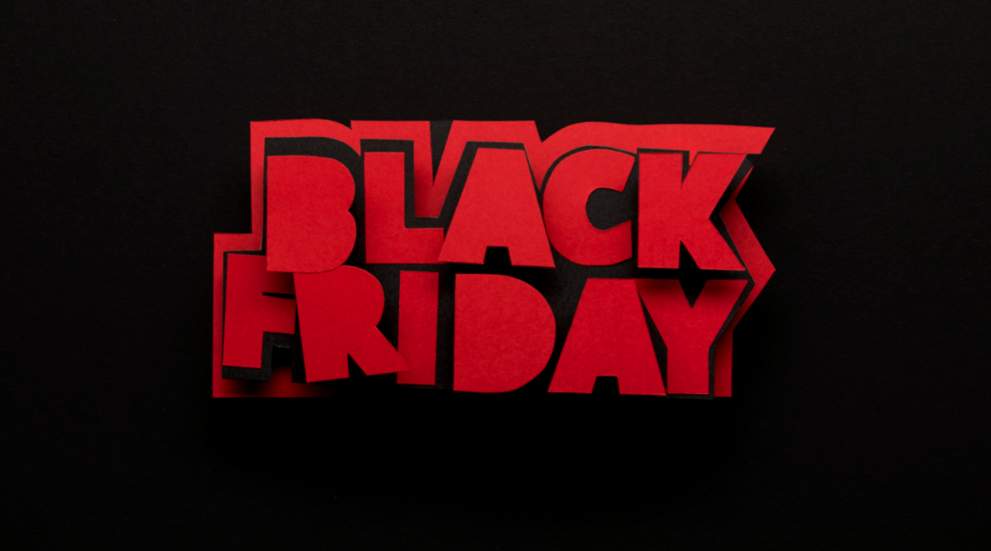 letras em 3d escrito black friday com letras vermelhas e fundo preto